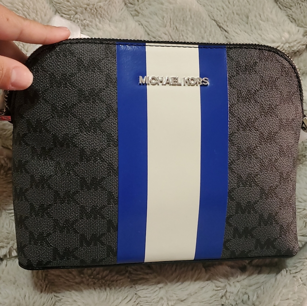 Michael Kors Crossbody - Picture 6 of 6